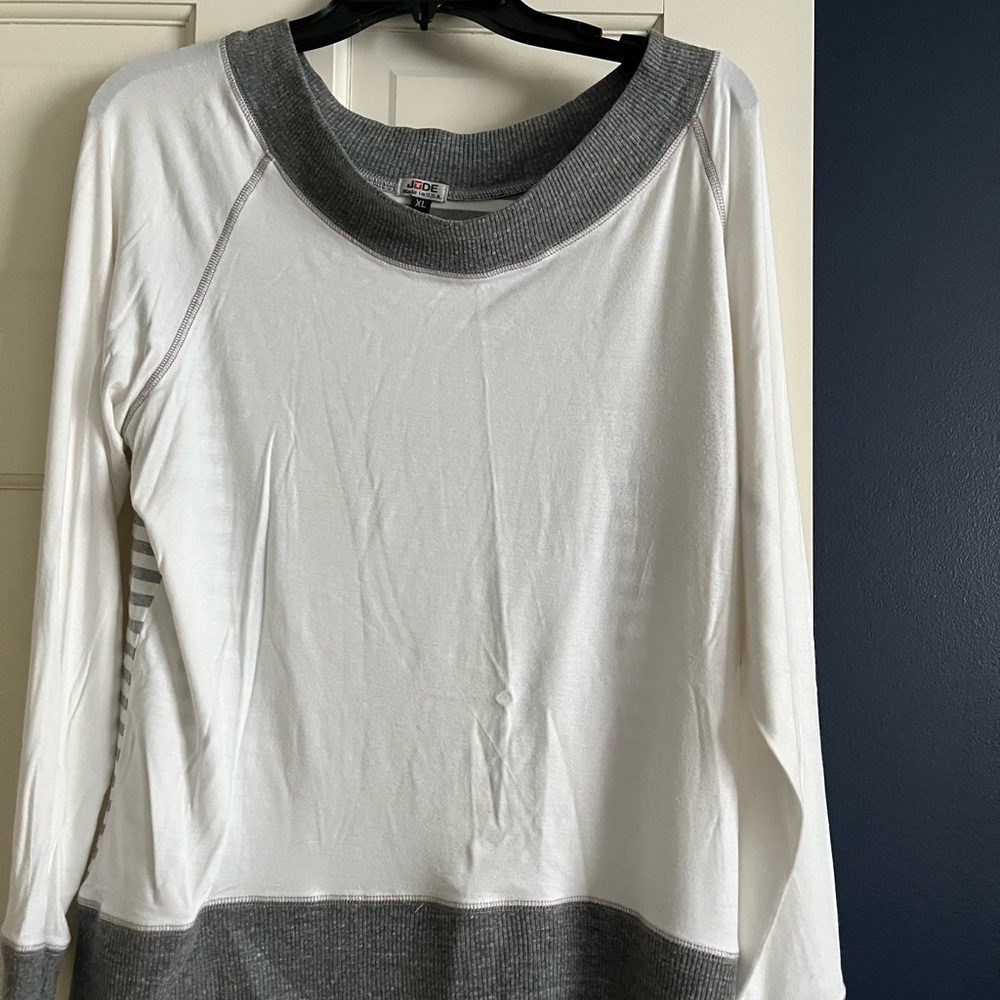 Light weight sweatshirt